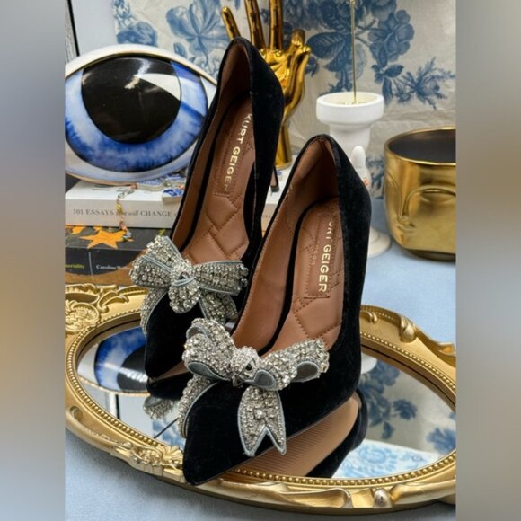 🆕 KURT GEIGER LONDON 🧿 NWOB Belgravia Bow Court Heel, Black Velvet Sz38.5 US 8 - Picture 7 of 16